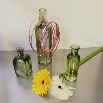 gerbera bud vase arrangement